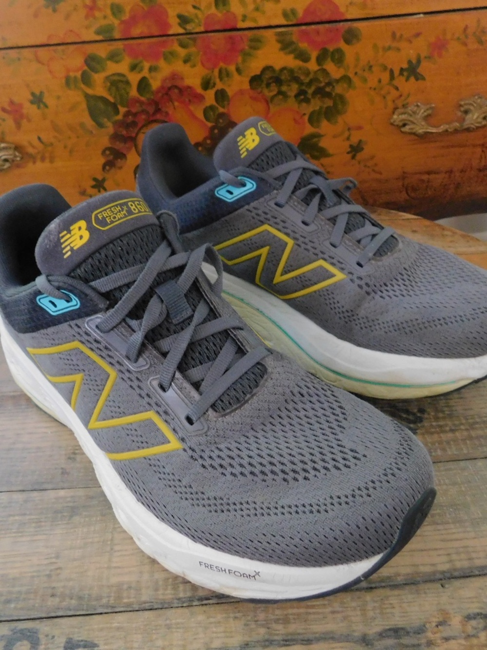 New Balance 860 Fresh Foam size 10.5 Gray Shoe